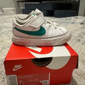Nike Court Legacy Size 6c